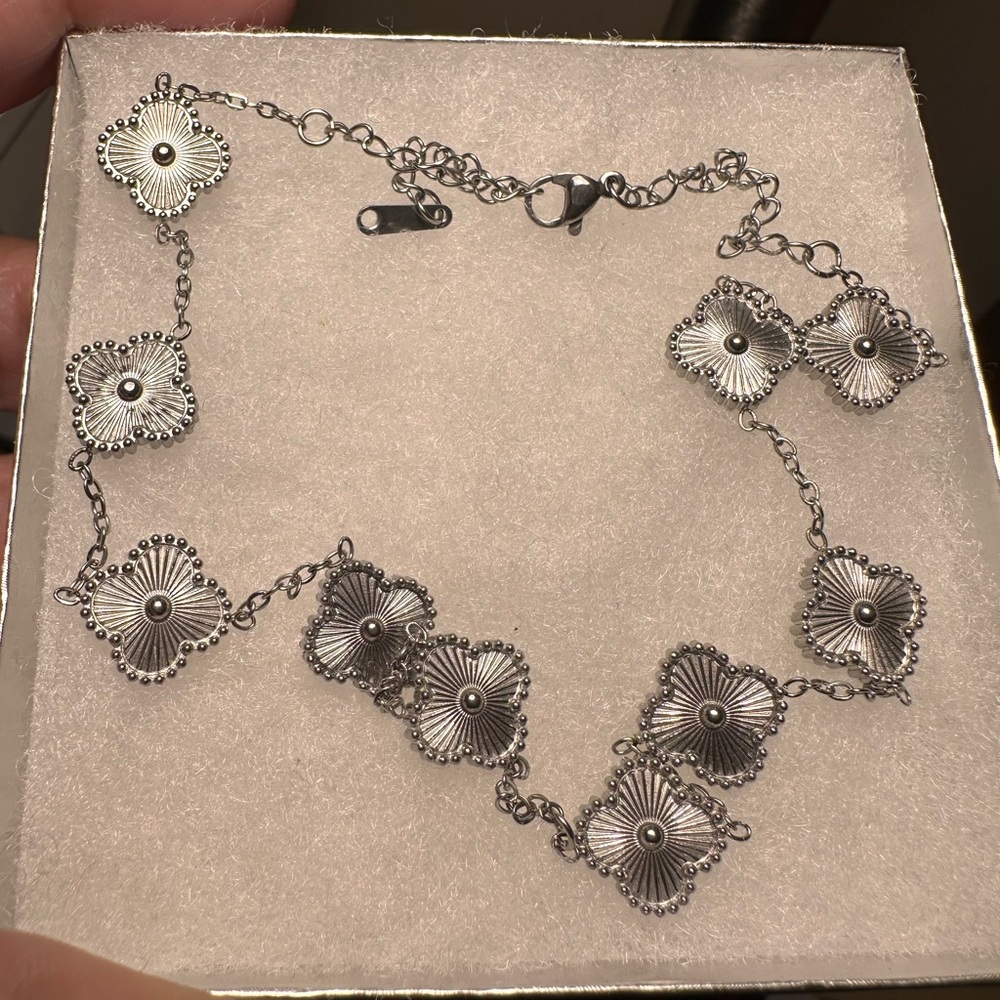 Elegant Silver Floral Necklace